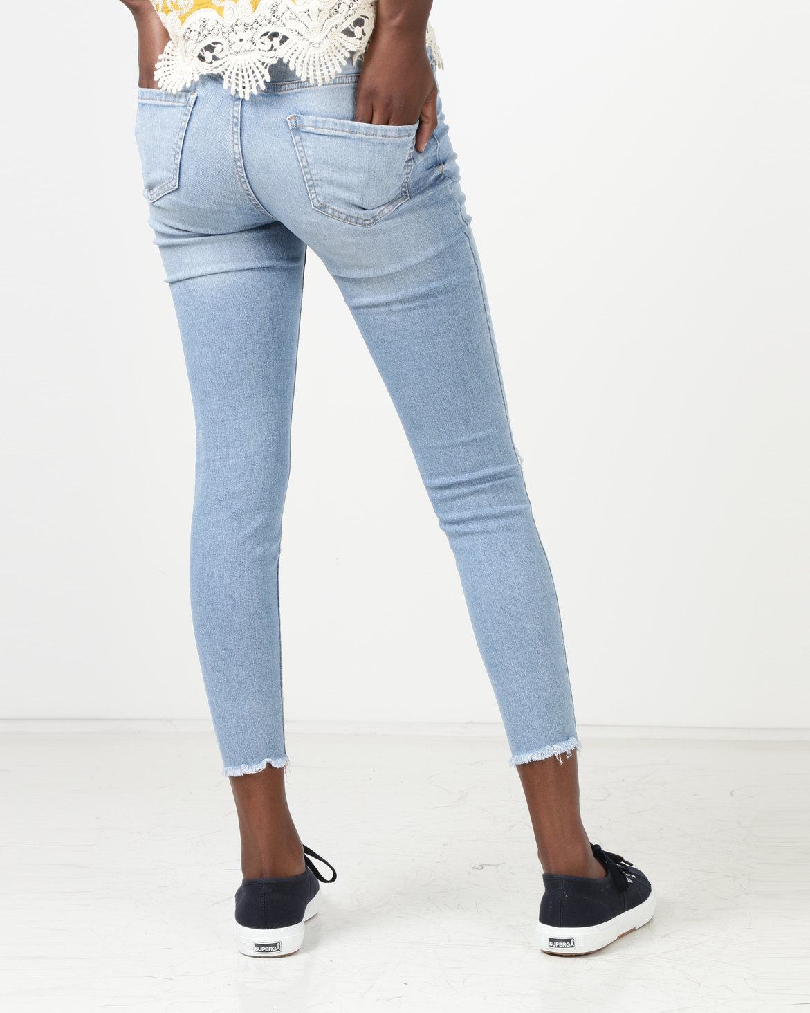 New Look Ripped Fray Hem Skinny Jenna Jeans Pale Blue | Zando