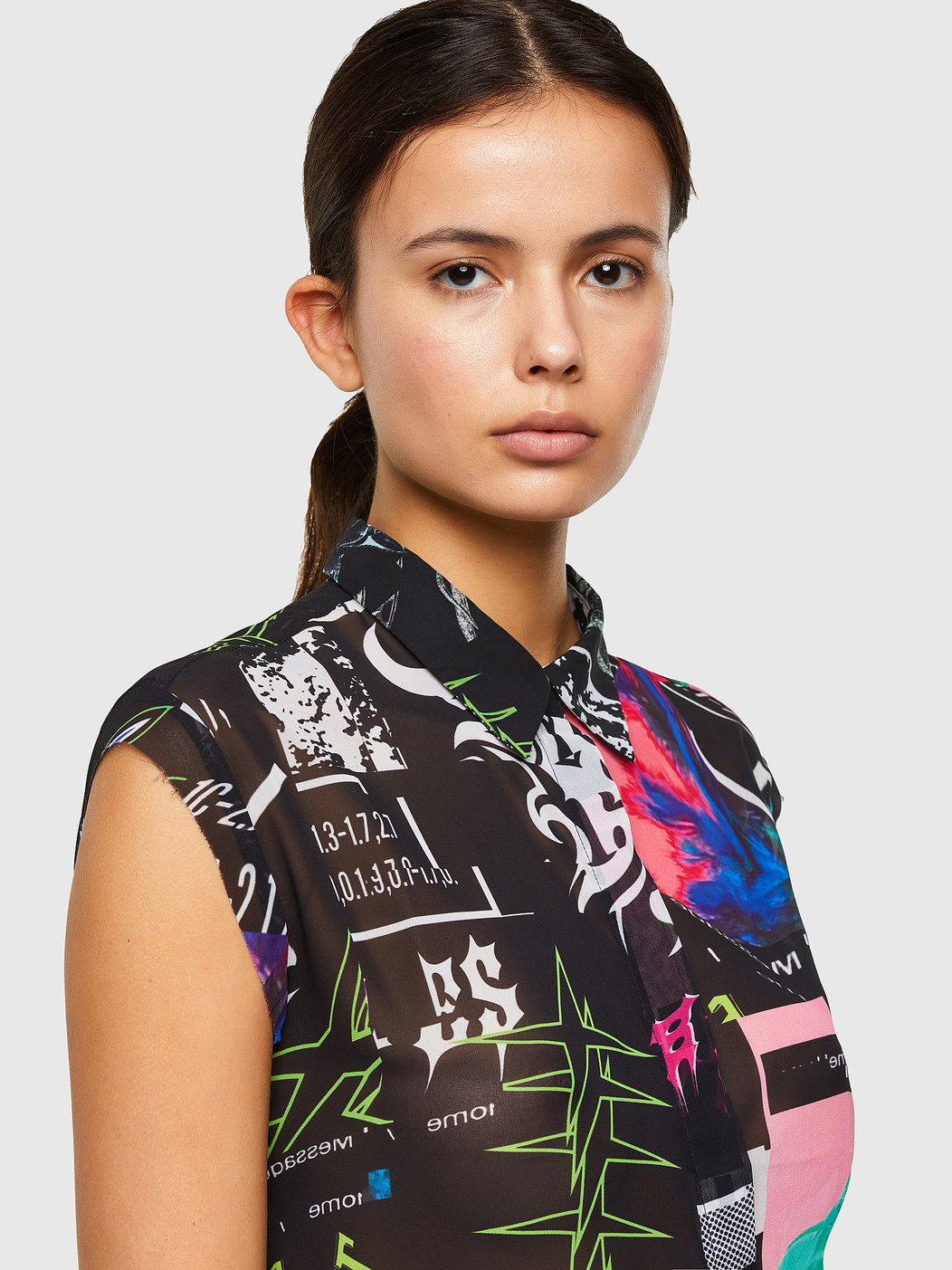 Sleeveless shirt with all-over print