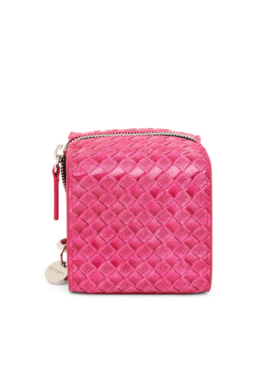Cube pouch with woven texture