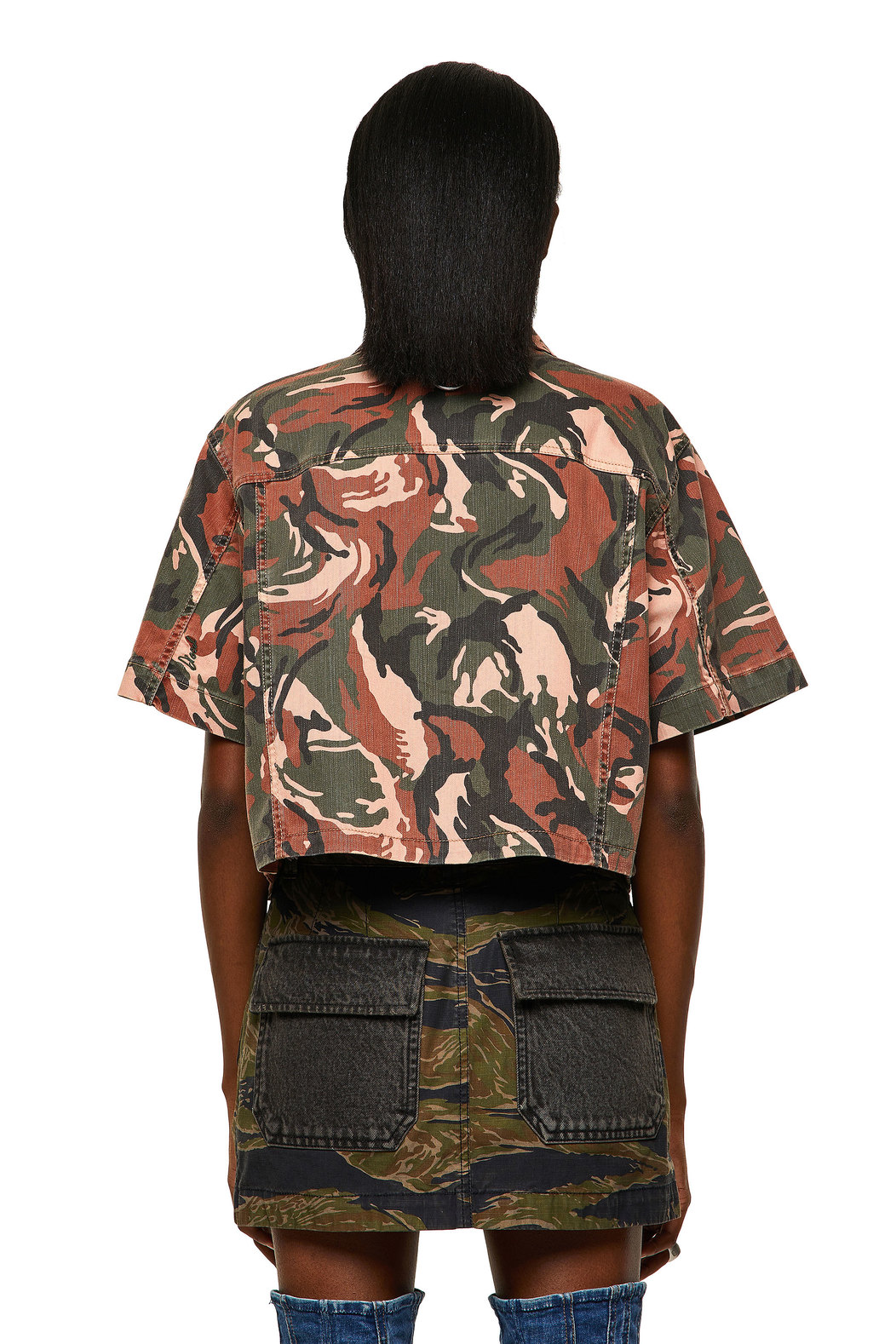 Cropped shirt with camo print