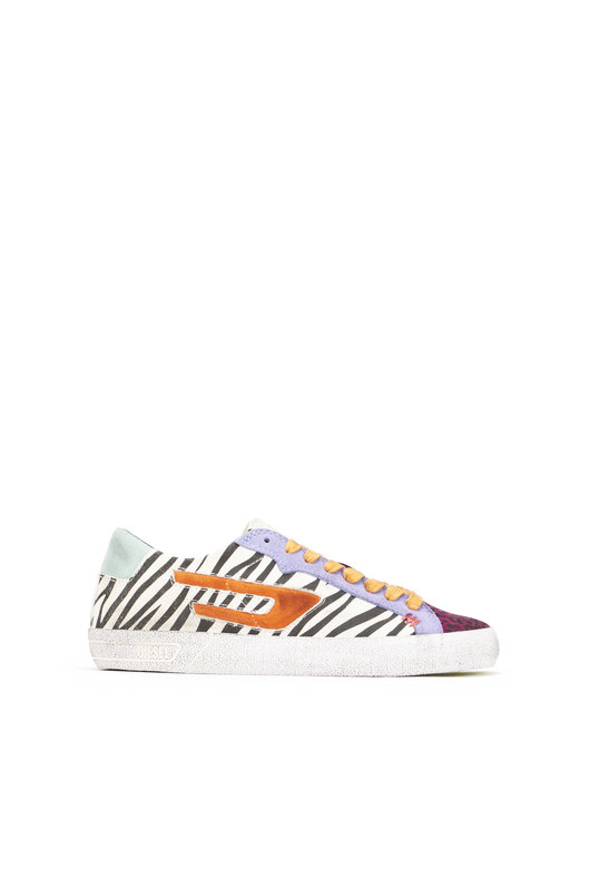 Low-top sneakers in printed leather