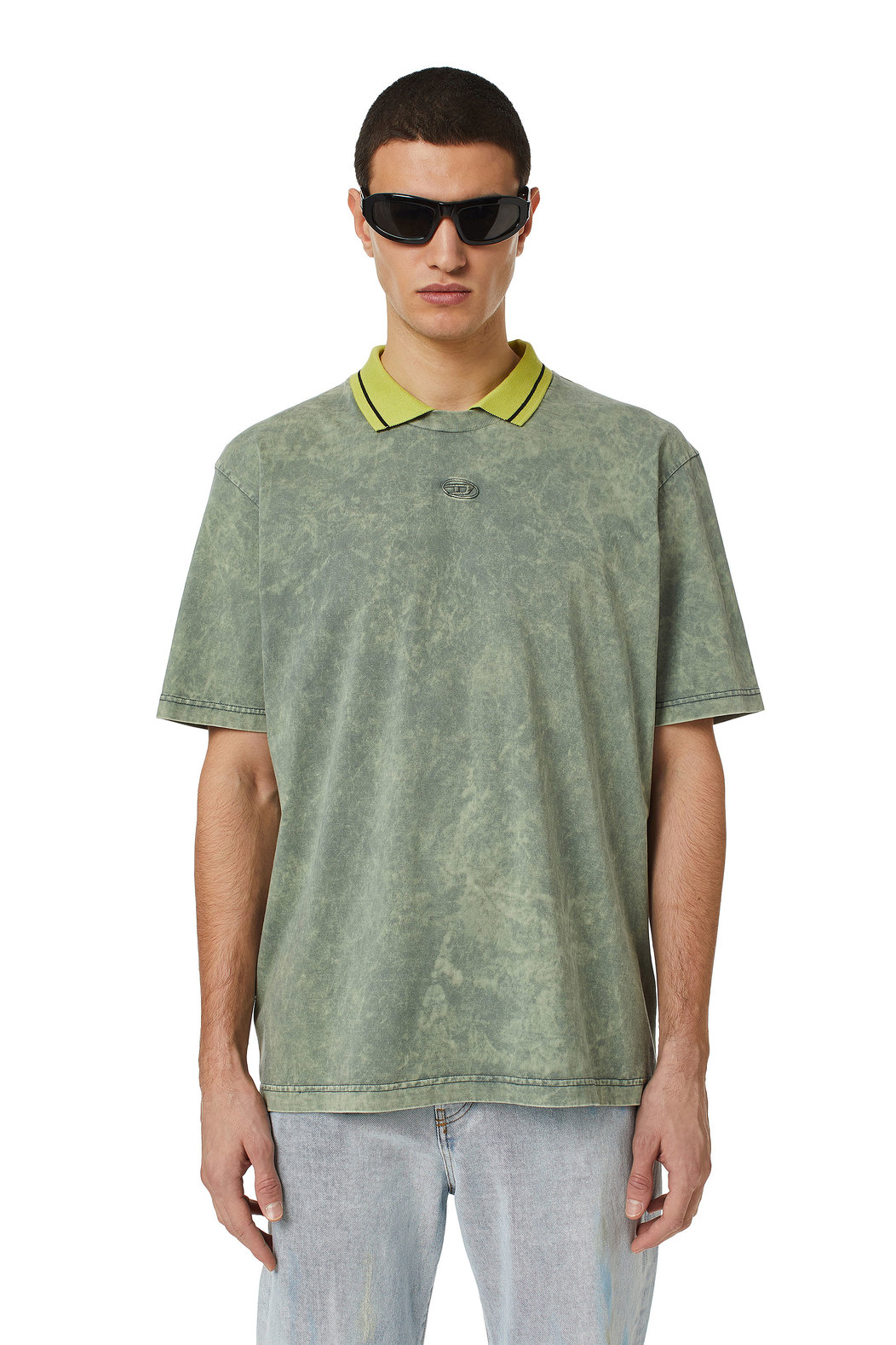 Acid-wash T-shirt with knitted collar