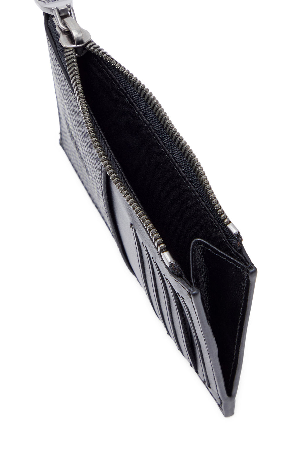 Slim card holder in textured leather