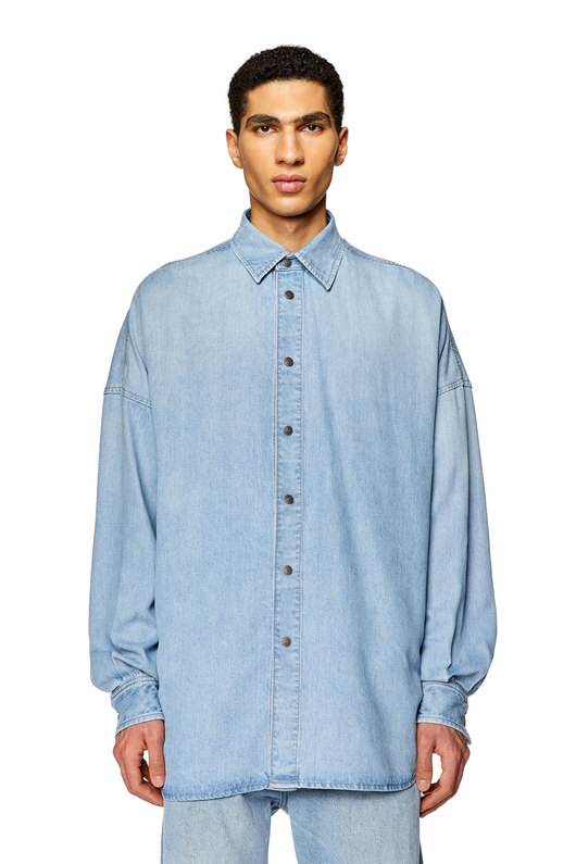 Shirt in denim with distressed logo