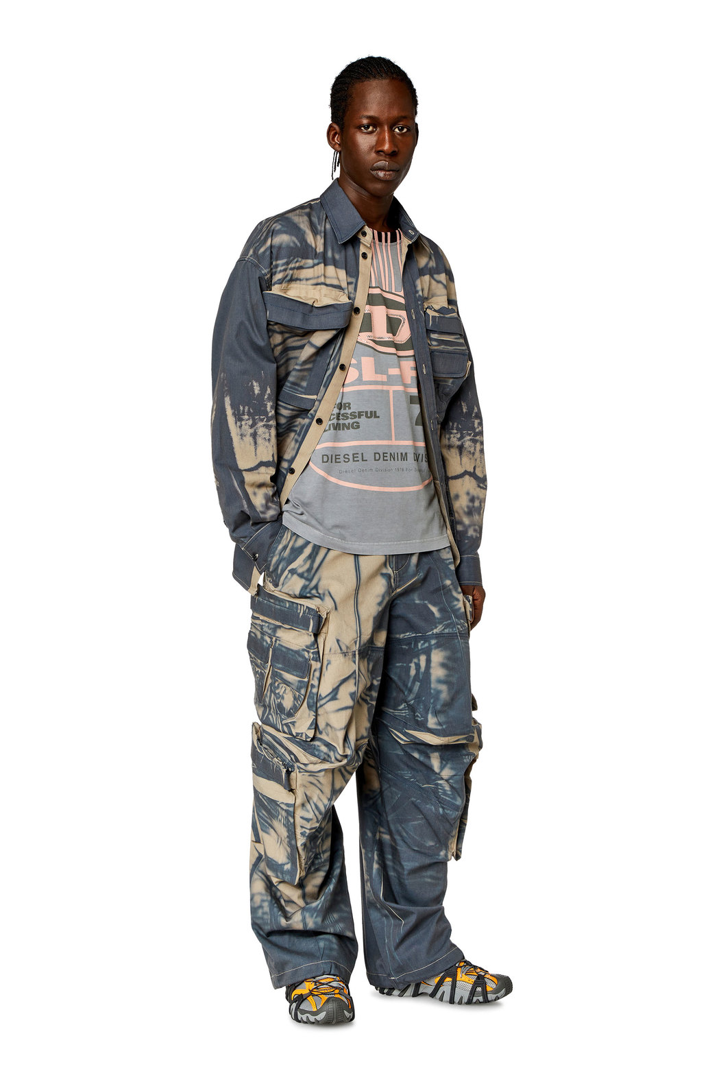 Cargo pants with creased-effect print